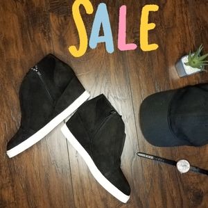 Soda Round Toe High Top Sneakers